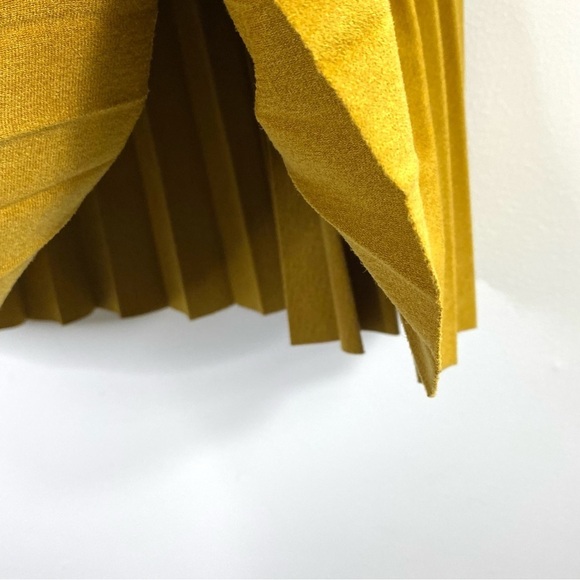 ZARA Zigzag Color Block Pleated Faux Suede Midi Skirt in Mastered Yellow / Beige - Picture 6 of 8